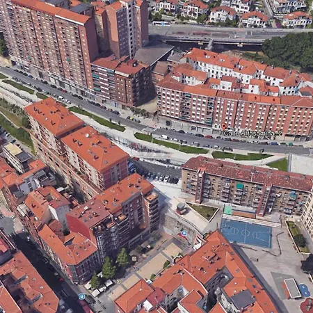 Calida Vivienda Turistica Centrica Junto Al Funicular Y Metro Appartement *