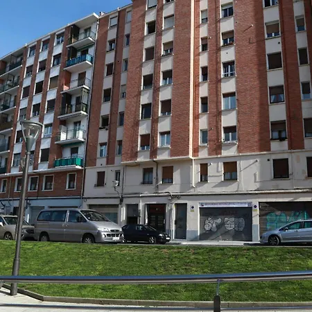 Calida Vivienda Turistica Centrica Junto Al Funicular Y Metro
