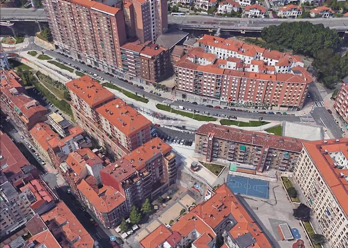 Calida Vivienda Turistica Centrica Junto Al Funicular Y Metro Διαμέρισμα *