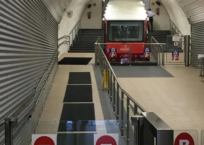 Calida Vivienda Turistica Centrica Junto Al Funicular Y Metro Μπιλμπάο