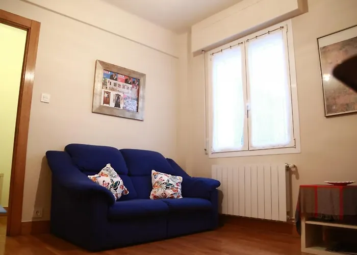 Calida Vivienda Turistica Centrica Junto Al Funicular Y Metro דירה *