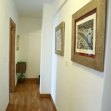 Apartament Calida Vivienda Turistica Centrica Junto Al Funicular Y Metro